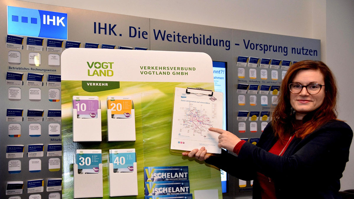 IHK Plauen präsentiert Verkehrsverbund-Infostand