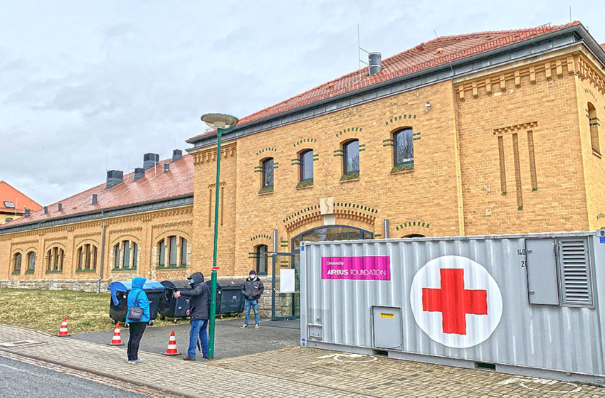 Das Impfzentrum von Plauen im Stadtteil Westend. Direkt über die Anfahrt des Behördenzentrums zu erreichen. Foto: Sebastian Höfer