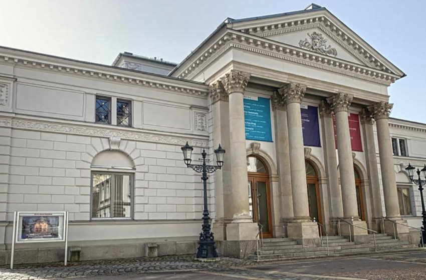 Das altehrwürdige Vogtlandtheater in Plauen. Derzeit ist das größte Theater im Vogtland aufgrund der anhaltenden Corona-Pandemie geschlossen. Foto: Sebastian Höfer