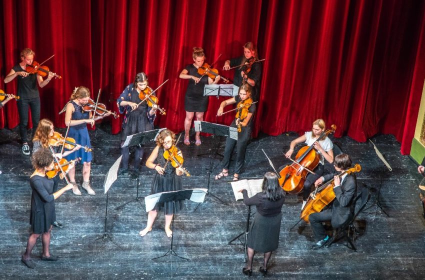 Streichergruppe: Schüler des Vogtlandkonservatoriums "Clara Wieck" treten im Vogtlandtheater auf. (c) Stadt Plauen/Vogtlandkonservatorium