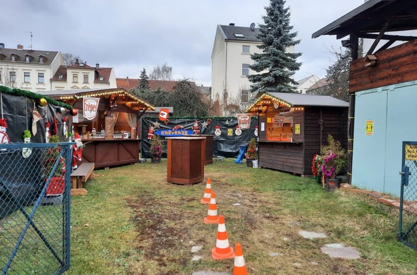 Die Plauener Schausteller Katharina Wischnewski-Lang und Heinz Lang haben ihren Straßenverkauf täglich an der Moritzstraße 20 geöffnet. Foto: Heinz Lang