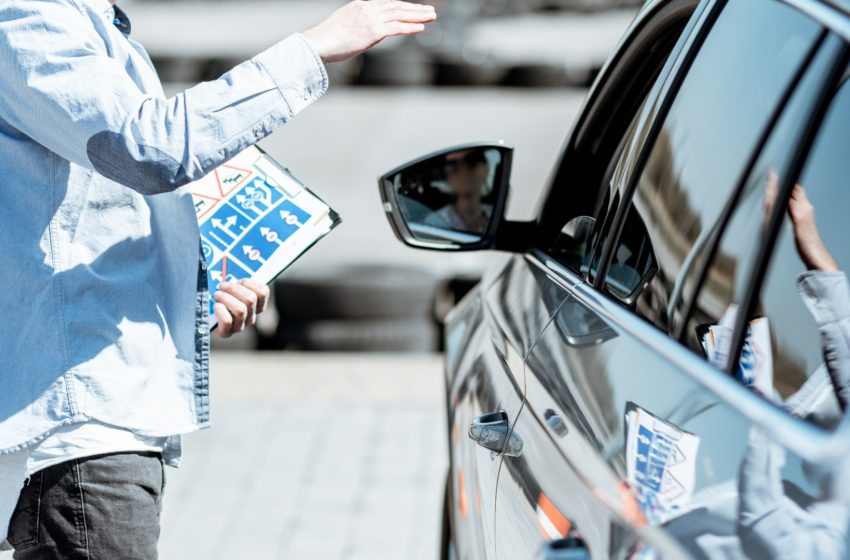 Ausbilderschein machen – Möglichkeiten, Voraussetzungen und Kosten. Foto: RossHelen