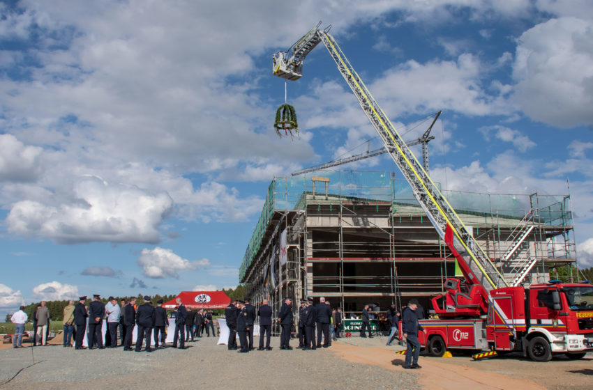 Richtfest des Kompetenzzentrums für den Brand- und Katastrophenschutz. Foto: Jens Lott / Landratsamt