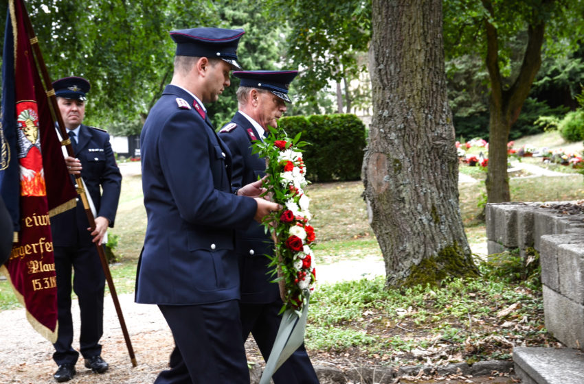 Totenehrung der Feuerwehr auf Friedhof 1. Foto: Marcus Fluck