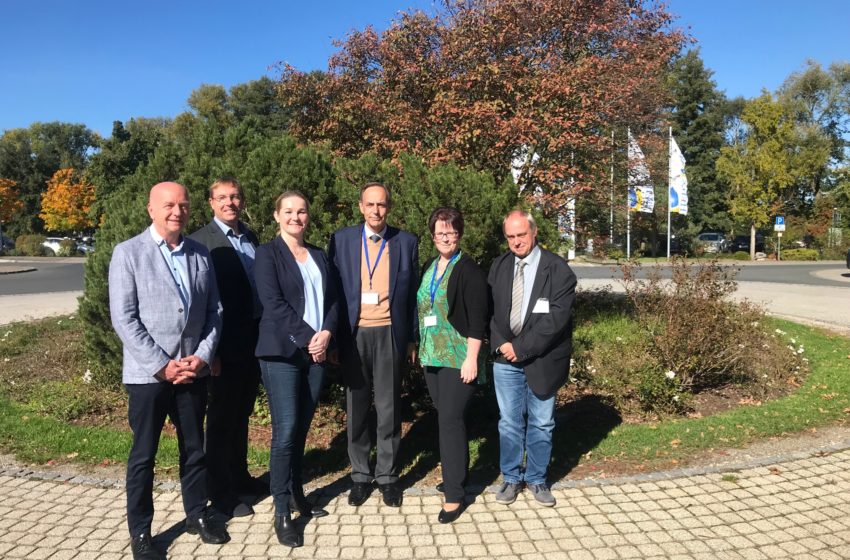 Der neue Vorstand des Sächsischen Heilbäderverbandes v.l.n.r. Knut Hinkel (Geschäftsführer Kur-und Gesundheitszentrum Warmbad-Wolkenstein GmbH), Michael Hultsch (Bürgermeister Bad Lausick), Dr. Kathrin Bösecke-Spapens (Geschäftsführerin Kurgesellschaft Schlema mbH), Ole Hartjen (Vorstand Toskana Therme Bad Schandau GmbH), Ricarda Lorenz (Präsidentin des Sächsischen Heilbäderverbandes und Geschäftsführerin Thermalbad Wiesenbad Gesellschaft für Kur und Rehabilitation mbH) und Dirk Eidtner (Stadtverwaltung Bad Muskau)