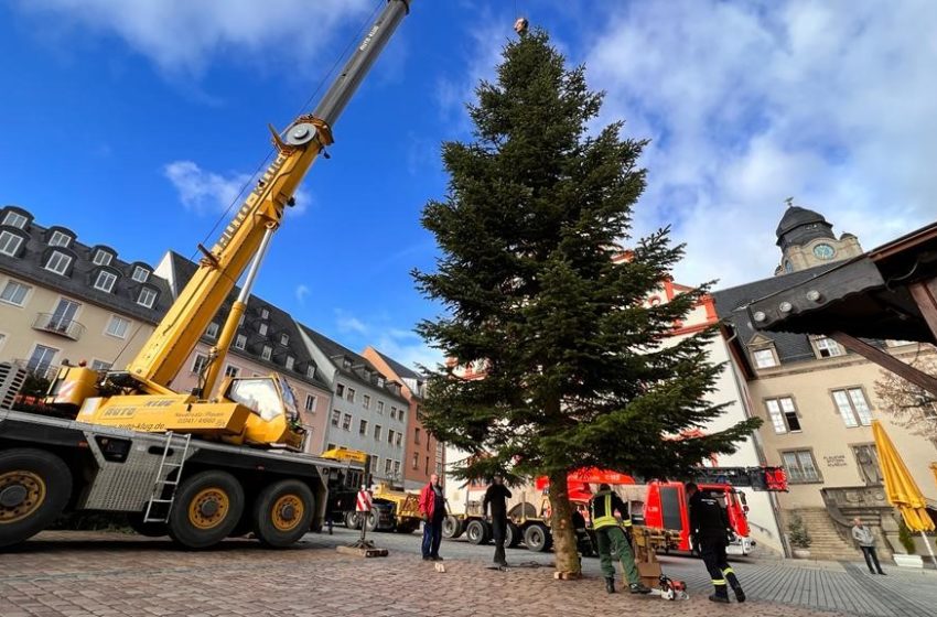 Neustart nach Corona - Endlich wieder Weihnachtsmarkt in Plauen. Foto: S. Höfer