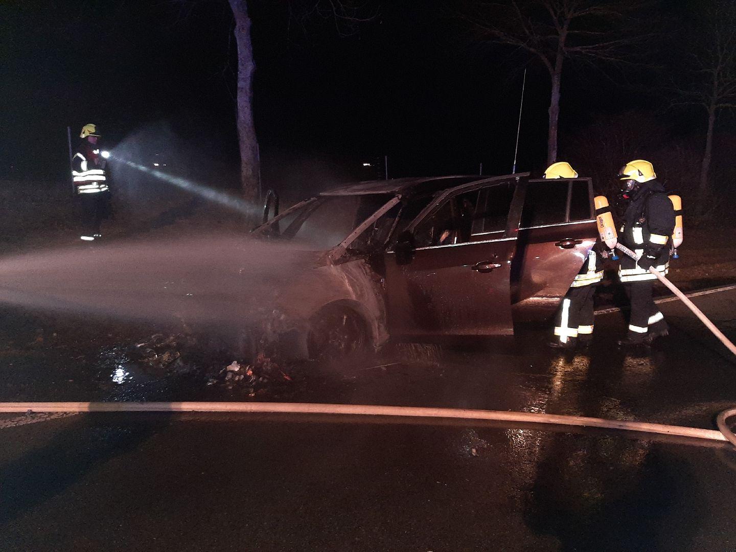 Polizei-Report Plauen-Vogtland: Auto an Bundesstraße ausgebrannt