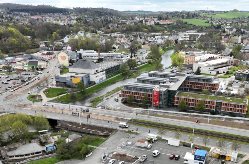 Die Sanierung der komplexen Baumaßnahme „Neue Elsterbrücke“ hat begonnen.