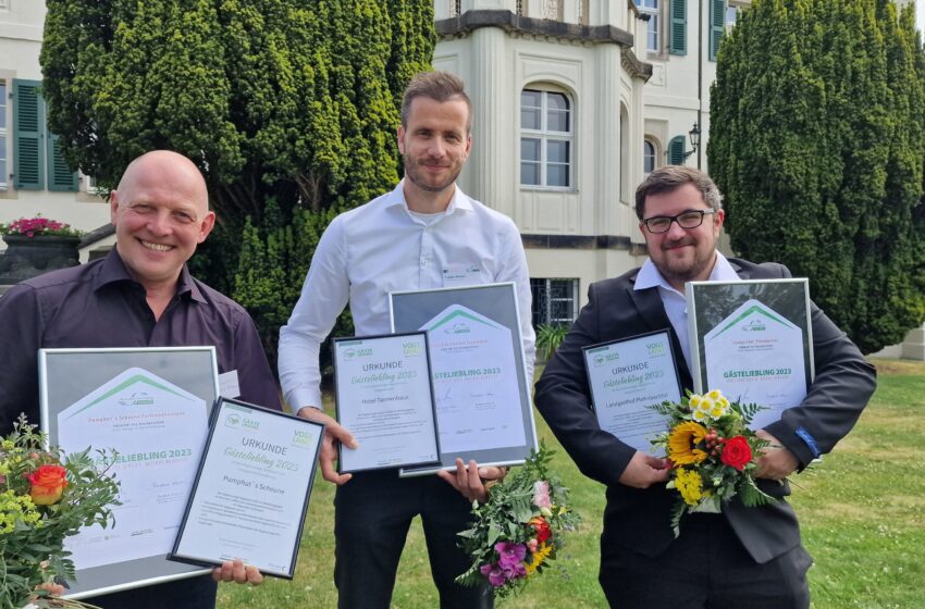 Die Sieger im Vogtland: v.l. Uwe R. Kunzmann (Pumphut´s Scheune, Tobias Werner (Tannenhaus Schöneck), Michel Vollmer (Landgasthof Plohnbachtal). Foto: TVV