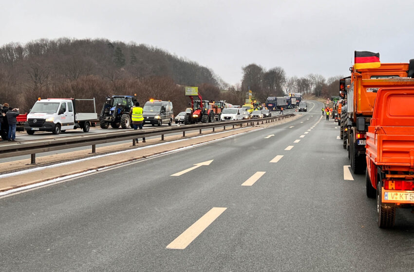 Autobahnauffahrten der A72 wie hier in Plauen waren blockiert. Foto: S. Höfer