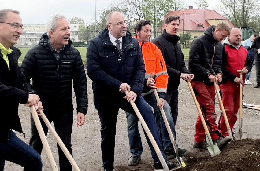 Erneuerung der Kleinfeldsportanlage am Wackersportplatz.