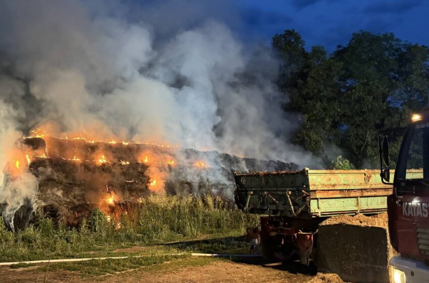 Großbrand im Vogtland: 300 Strohballen brennen in Plauen-Zwoschwitz. Foto: Stadt Plauen