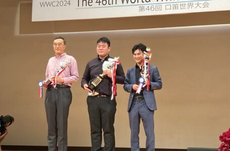 Opernchorsänger Yusuke Matsumura wird Weltmeister im Kunstpfeifen. Foto: Theater Plauen-Zwickau