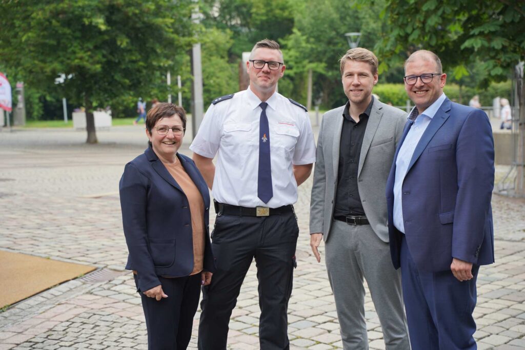 Vorstellung der neuen Fachbereichsleiter: (v.l.n.r.) Bürgermeisterin Kerstin Wolf, Patrick Heinritz (neuer Fachgebietsleiter Brandschutz), Markus Löffler (neuer FBL Bau und Umwelt), Dr. René Schreiter (neuer FBL Sicherheit und Ordnung). Foto: Stadt Plauen