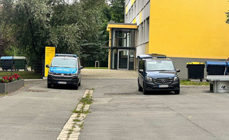 Bombendrohungen an zwei Schulen in Plauen. Neben der Friedensschule war auch die Hufeland-Oberschule (im Bild) Ziel einer Drohmail. Foto: Sebastian Höfer