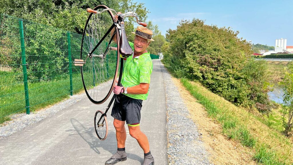 Hochradfahrer Helmut Arnold war ebenfalls bei der Eröffnung des Elsterradwegs dabei. Foto: S. Höfer