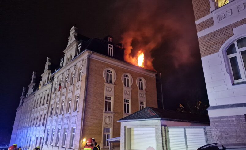 Feuer am Freitagmorgen in einer Wohnung eines Mehrfamilienhauses an der Jahnstraße in Plauen. Foto: Stadt Plauen