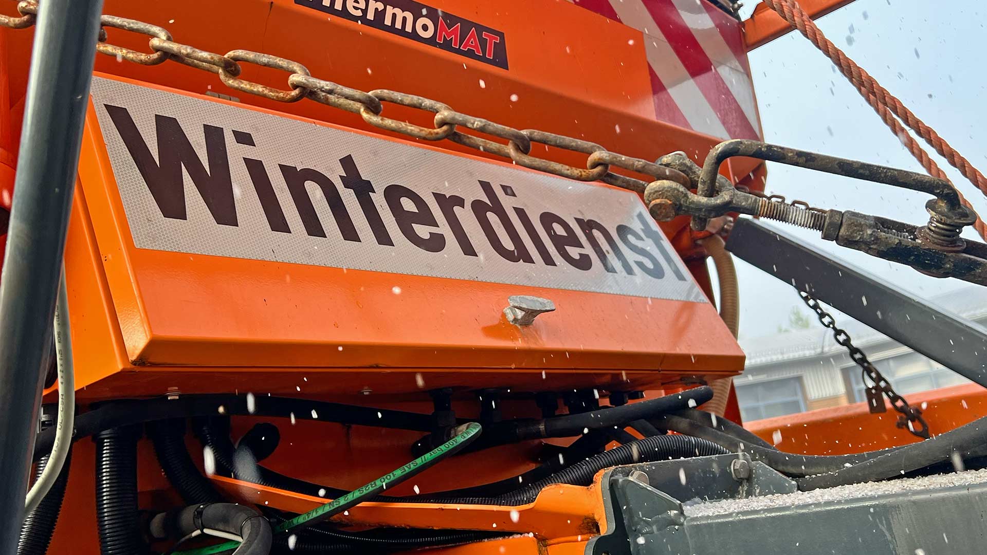 Der Winterdienst ist im Vogtland im Einsatz. Foto: S. Höfer