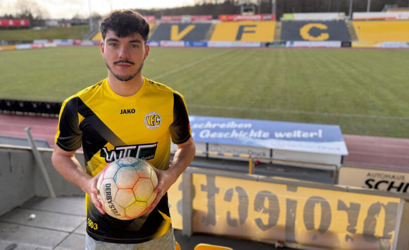 Daniel Gerstmayer unterschreibt einen Vertrag über 1,5 Jahre beim VFC Plauen. Foto: VFC Plauen