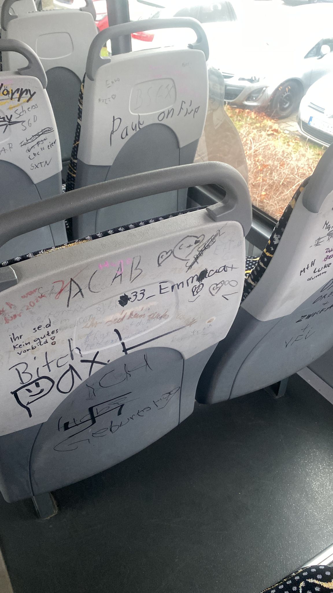 Vandalismus in Bussen im Vogtland. Foto: Zweckverband Öffentlicher Personennahverkehr Vogtland