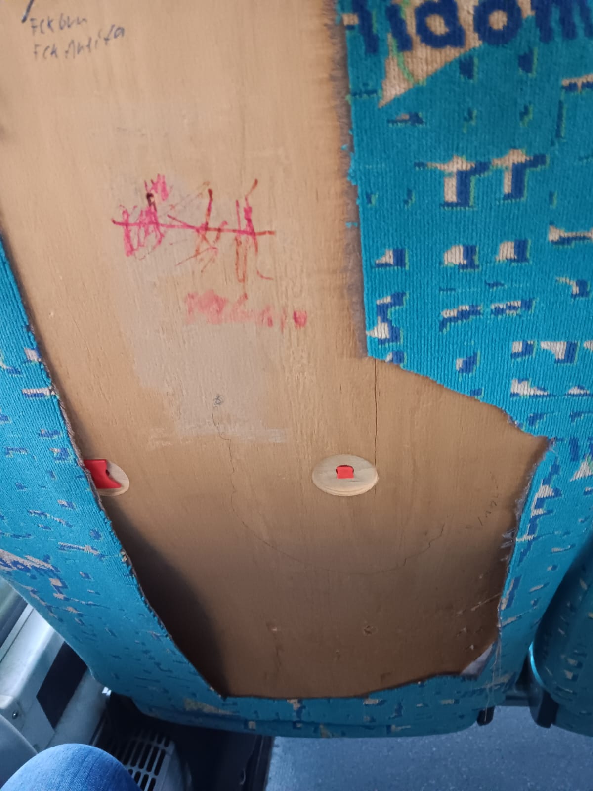 Vandalismus in Bussen im Vogtland. Foto: Zweckverband Öffentlicher Personennahverkehr Vogtland