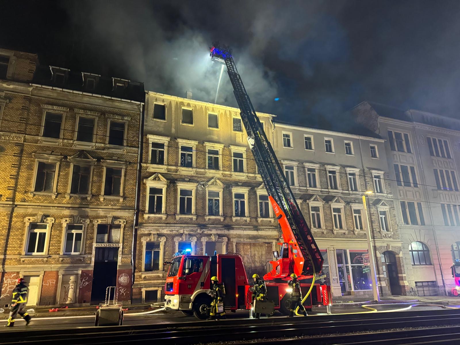 Kriminalpolizei ermittelt zu Hausbrand in Plauen