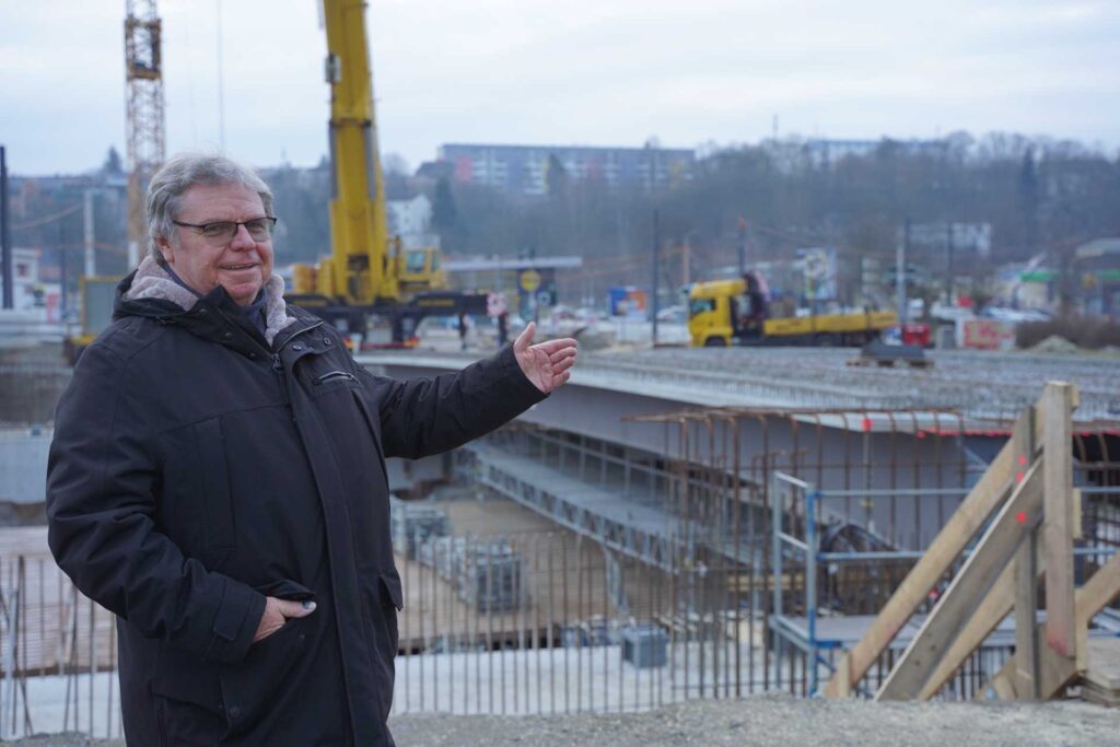 Harald Haupt, Fachbereichsleiter Städtische Bauaufgaben, Bewirtschaftung, an der Großbaustelle der Neuen Elsterbrücke. Foto: Stadt Plauen