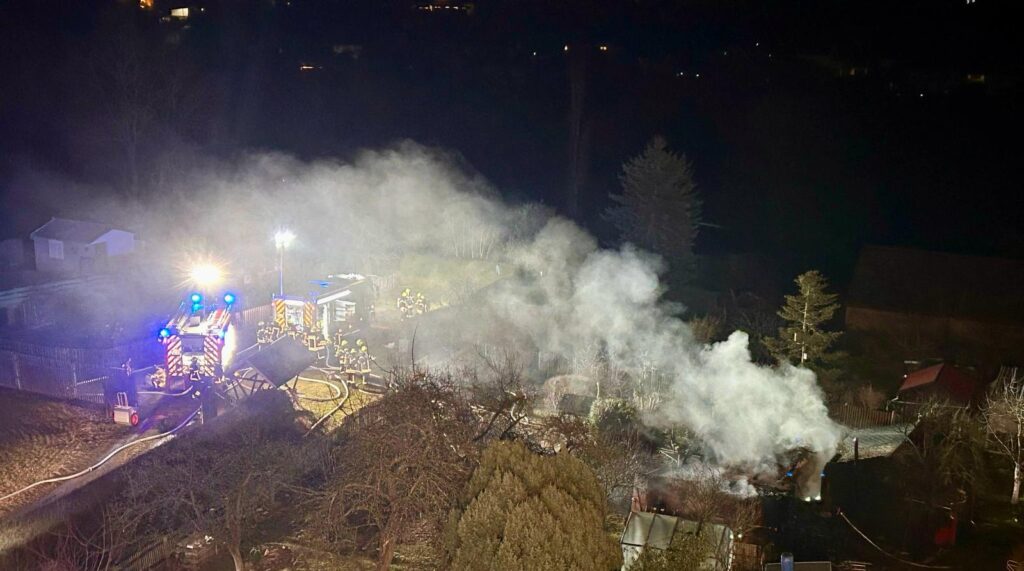 Gartenlaube in Plauen brennt. Foto: Stadt Plauen